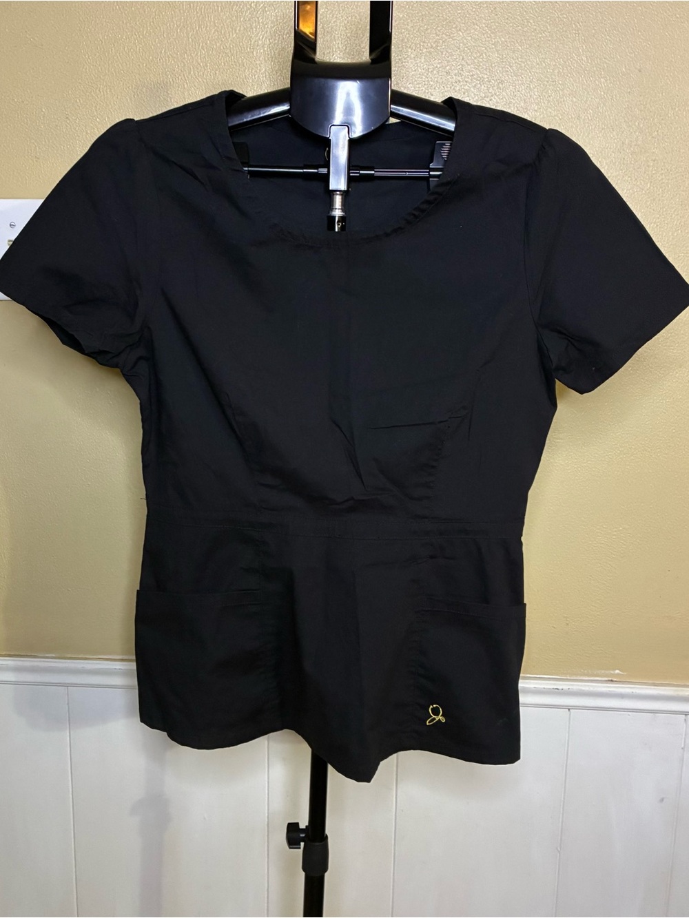 Jaanuu Black Women's Short-Sleeve Scrub Top with Front Pockets